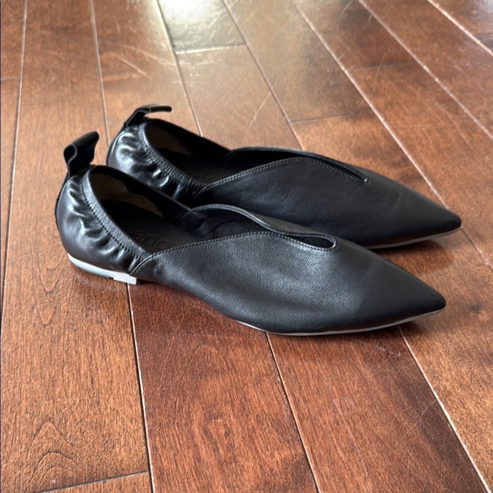 NWOT Bueno black leather pointed toe flats